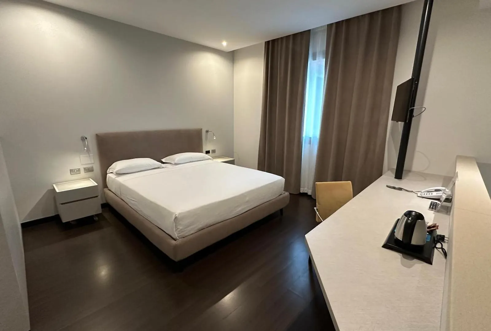 Hotel Cruise Montano Lucino 4*,