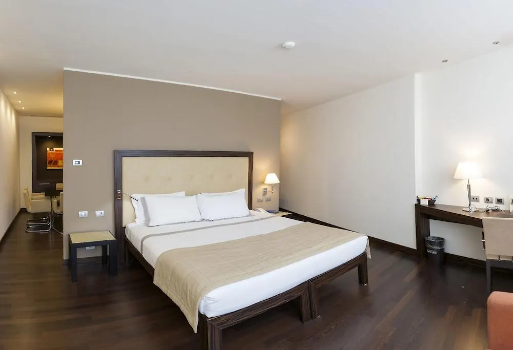 Hotel Cruise Lucino 4*,