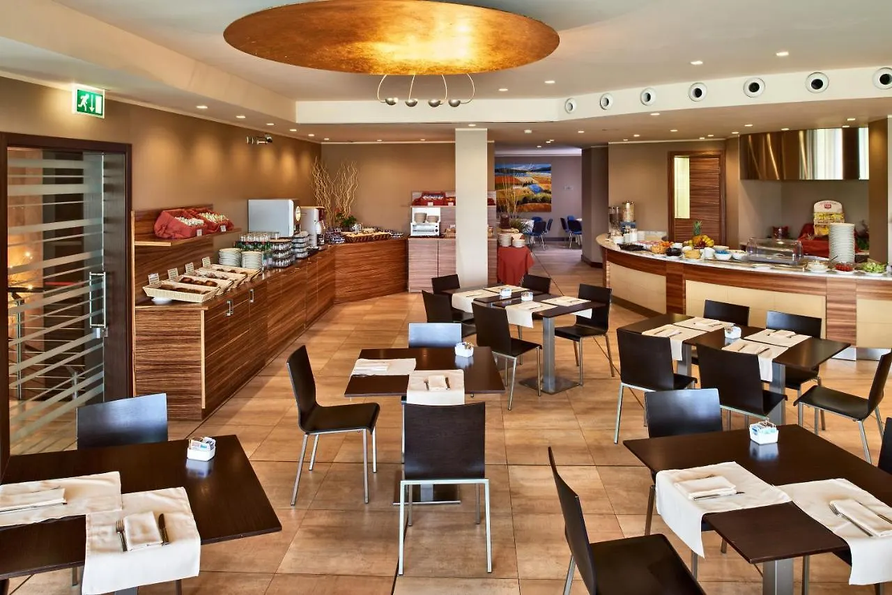 Hotel Cruise Lucino 4*,