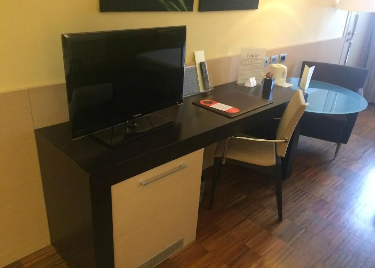 Hotel Cruise Lucino 4*,