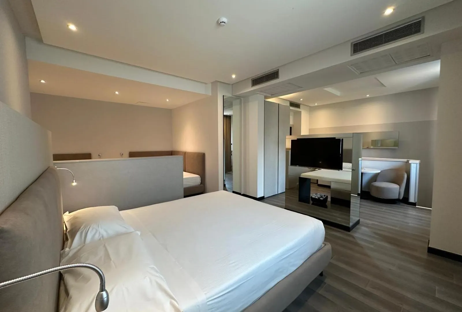 Hotel Cruise Lucino
